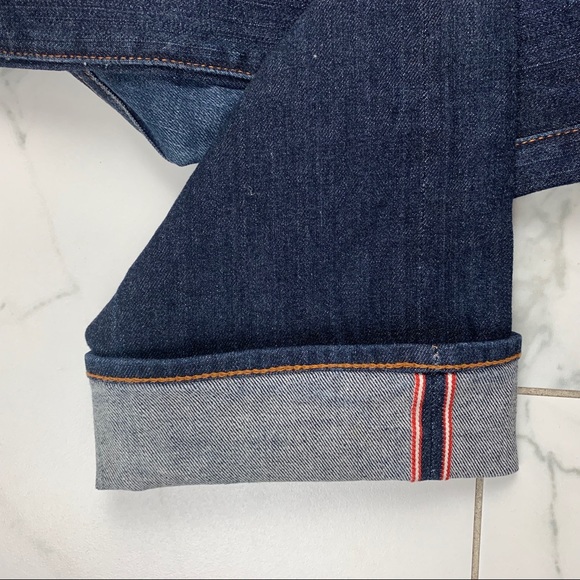 The Stronghold Men’s 30 - Picture 2 of 7